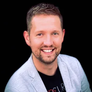 Joe Gellatly Headshot